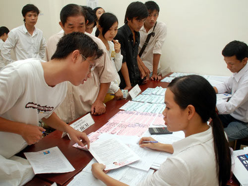 Thí sinh bị các trường hành đủ kiểu